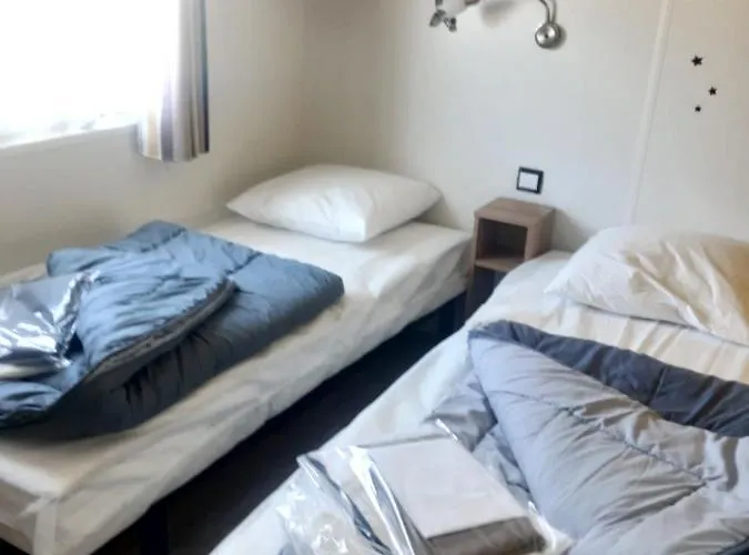 Des Dunes De Contis Mobilhome 3ch, Кемпинг